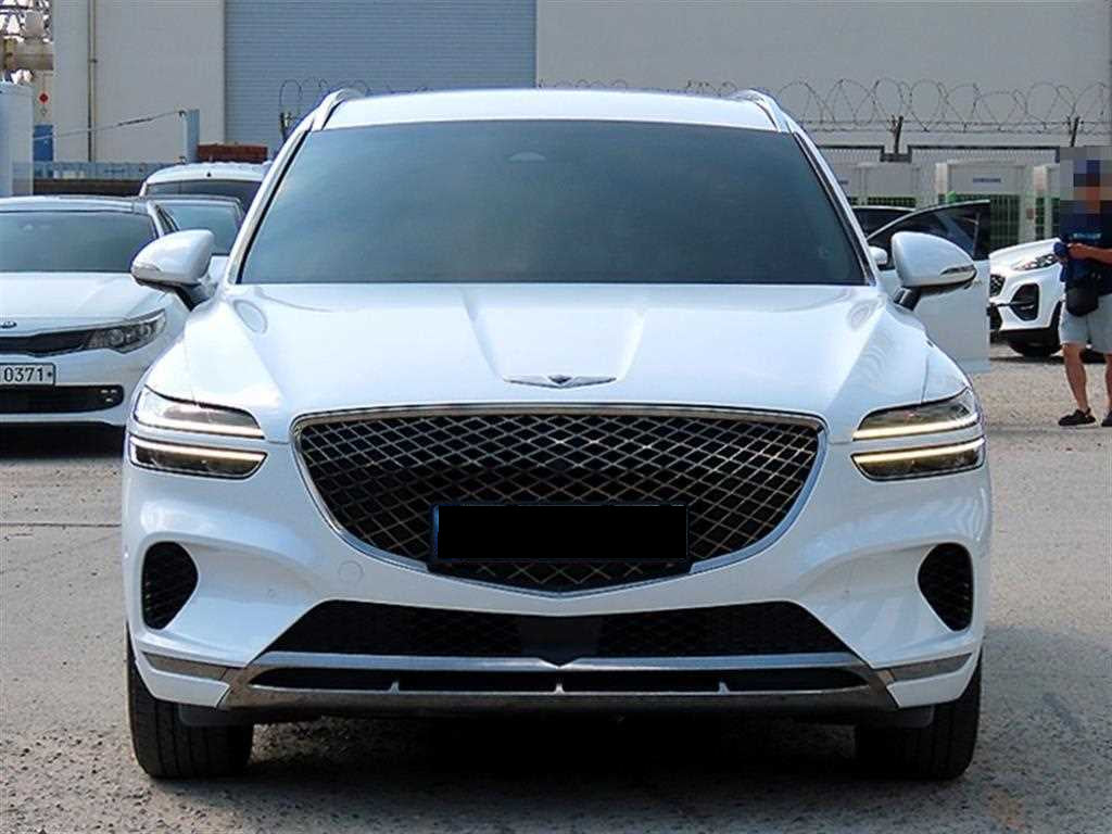 Genesis GV70 — photo 01