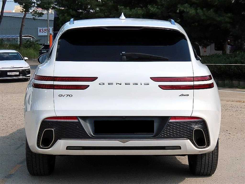 Genesis GV70 — photo 04