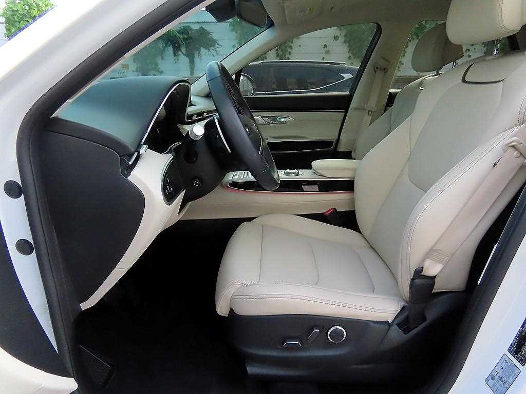 Genesis GV70 — photo 05