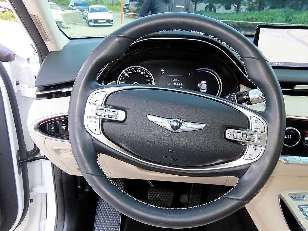 Genesis GV70 — photo 08