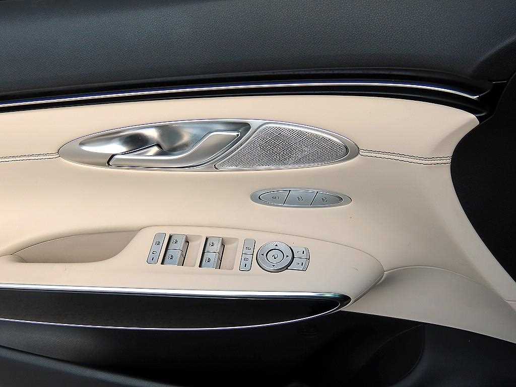 Genesis GV70 — photo 12