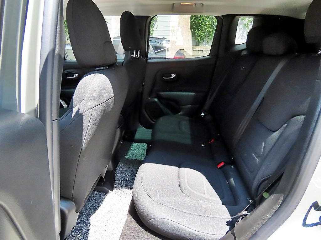 Jeep Renegade — photo 06