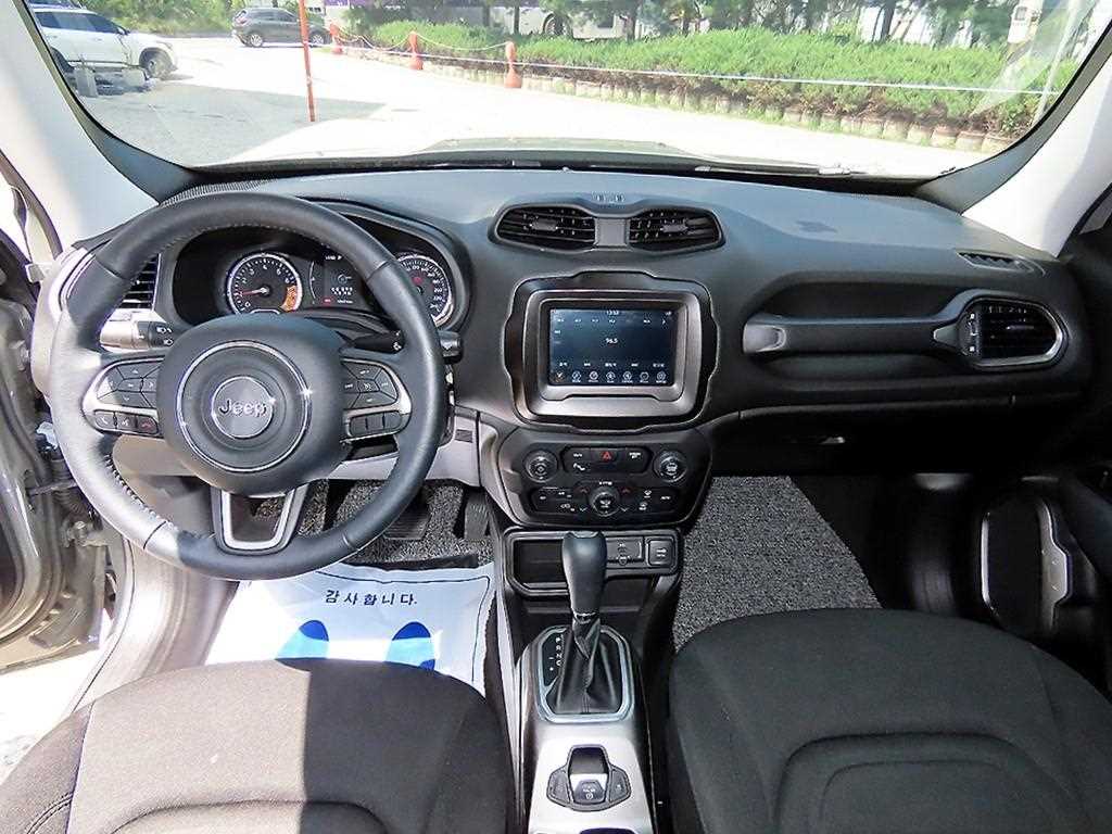 Jeep Renegade — photo 07