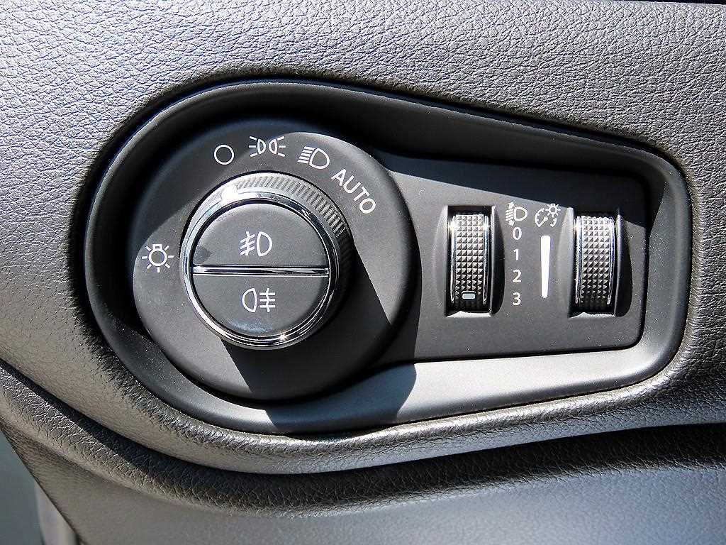 Jeep Renegade — photo 12