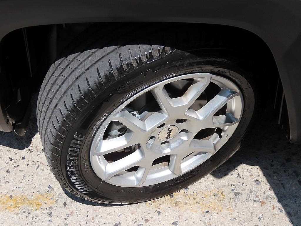 Jeep Renegade — photo 20