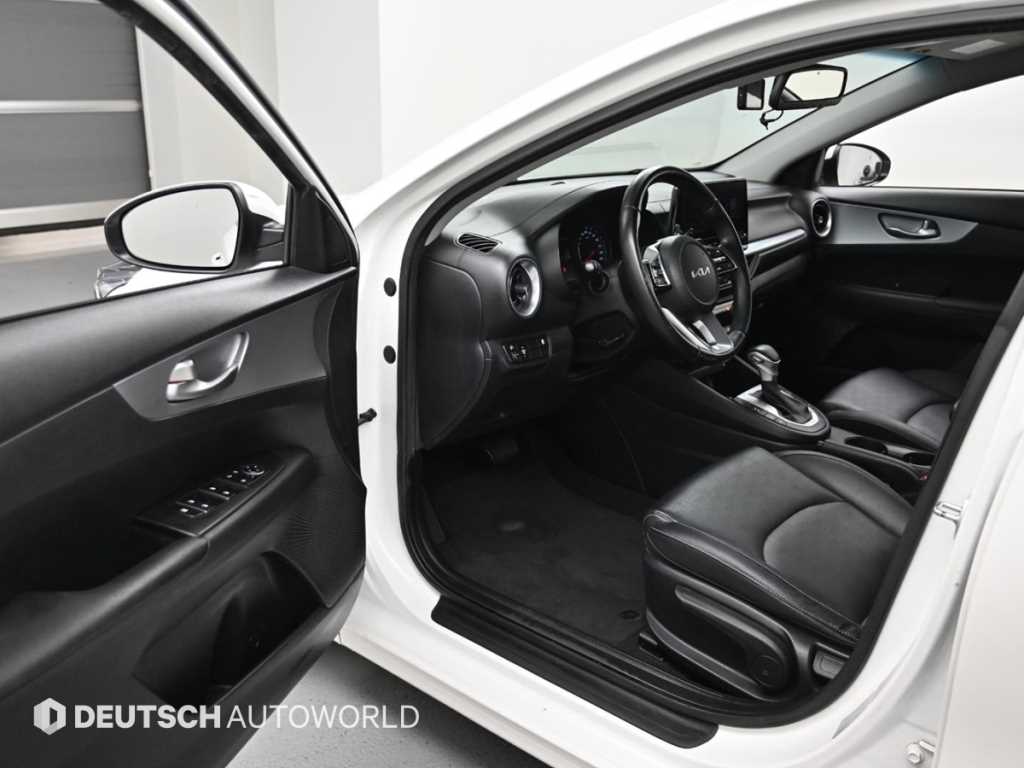 Kia K3 — photo 11
