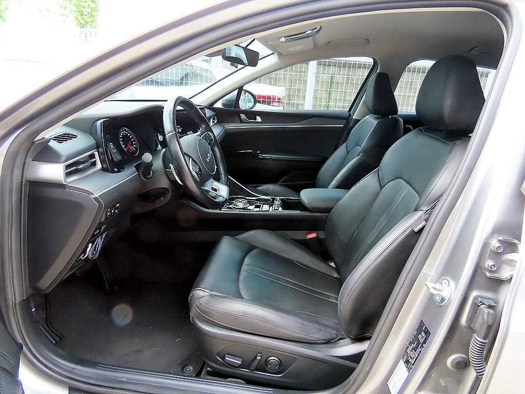 Kia K5 — photo 05