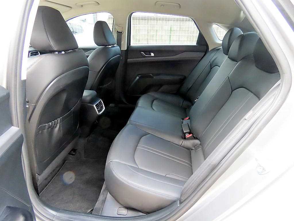 Kia K5 — photo 06