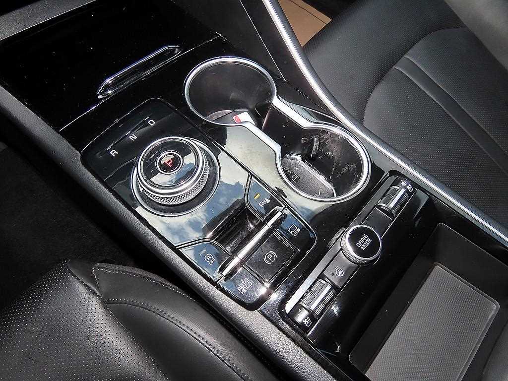 Kia K5 — photo 10