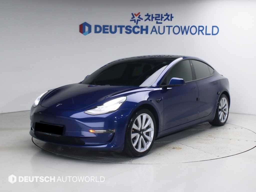 Tesla Model 3 — photo 01