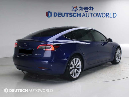 Tesla Model 3 — photo 02
