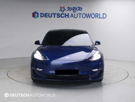 Tesla Model 3 — photo 03