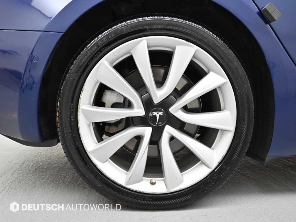 Tesla Model 3 — photo 05
