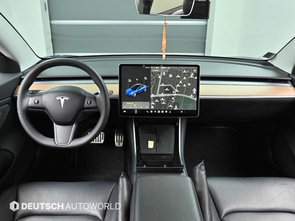 Tesla Model 3 — photo 07