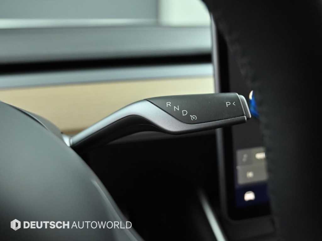 Tesla Model 3 — photo 09