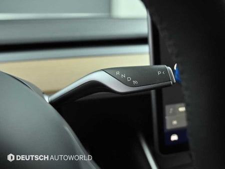 Tesla Model 3 — photo 09