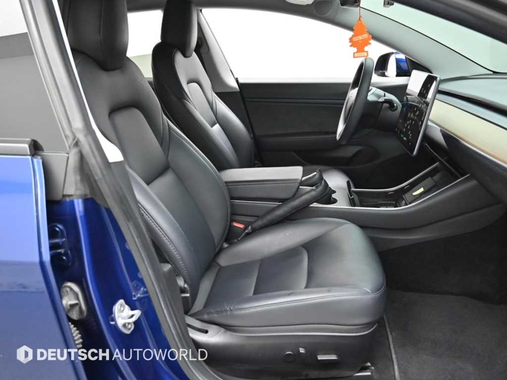 Tesla Model 3 — photo 10