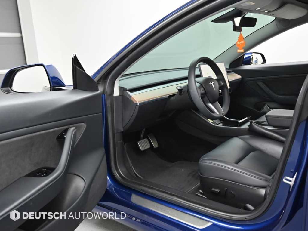 Tesla Model 3 — photo 11