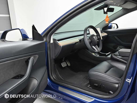 Tesla Model 3 — photo 11
