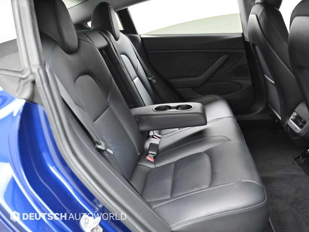 Tesla Model 3 — photo 12