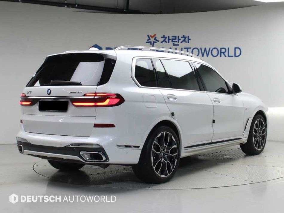 BMW X7 — photo 02