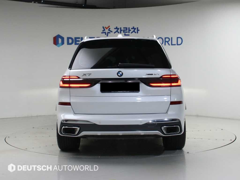 BMW X7 — photo 04