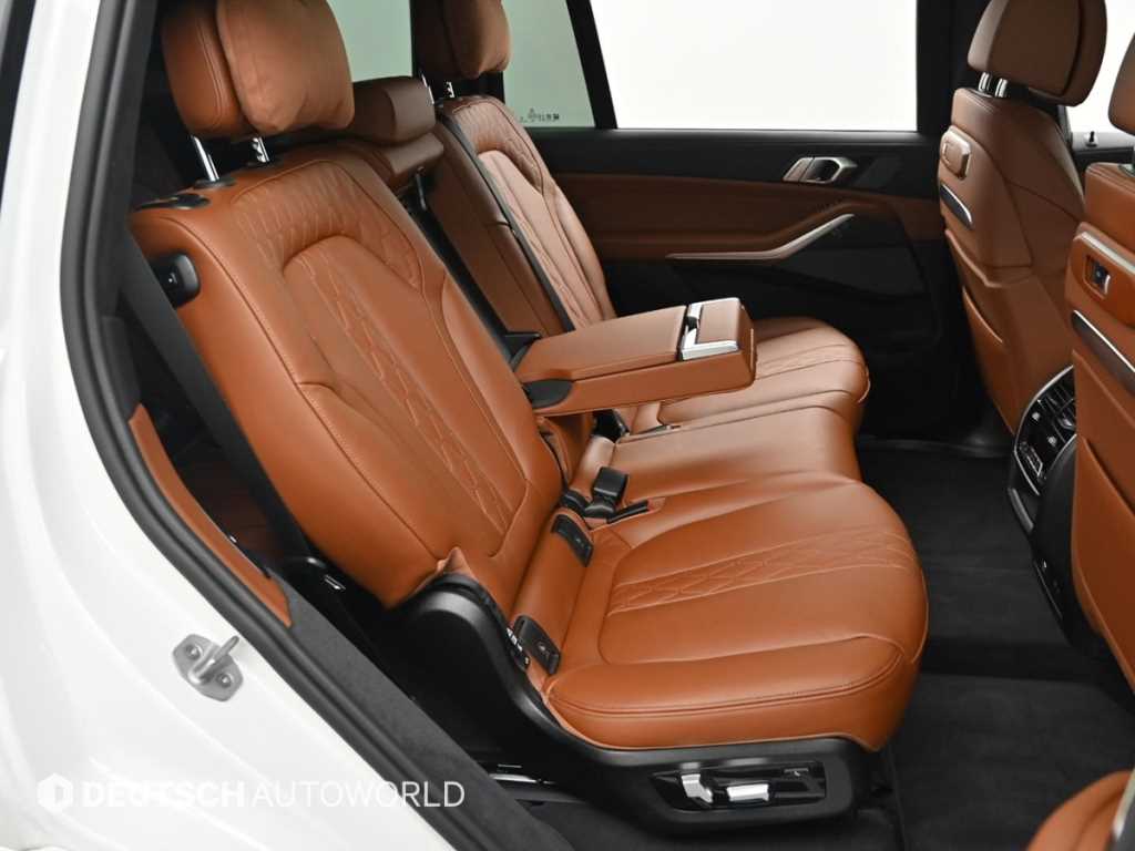 BMW X7 — photo 12