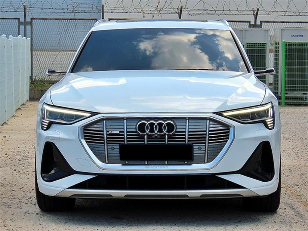 Audi e-tron — photo 01