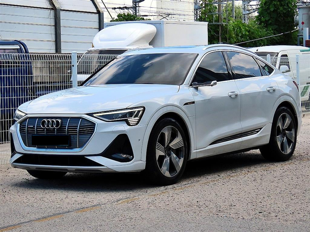 Audi e-tron — photo 02