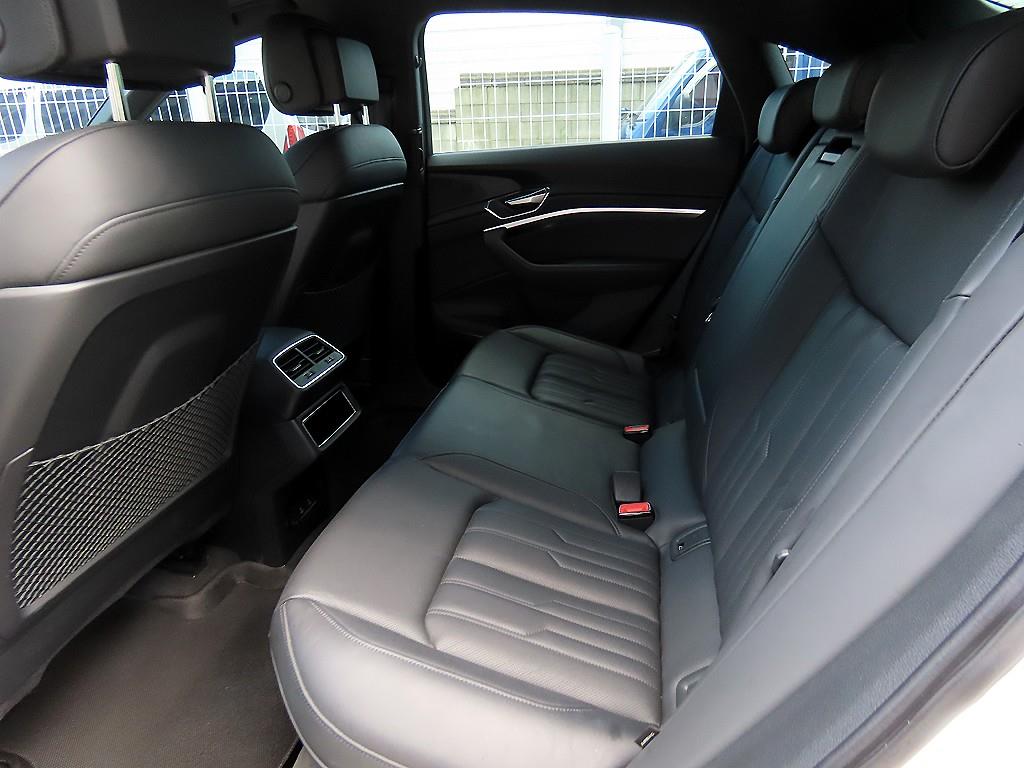 Audi e-tron — photo 06