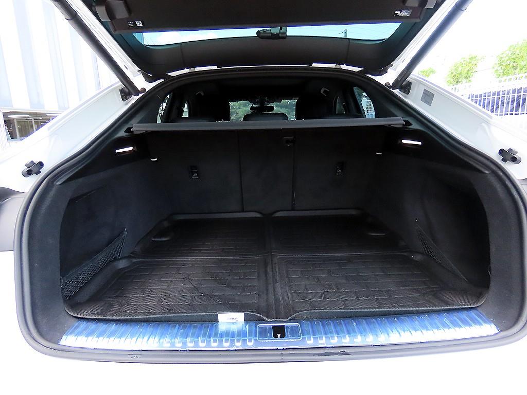 Audi e-tron — photo 16