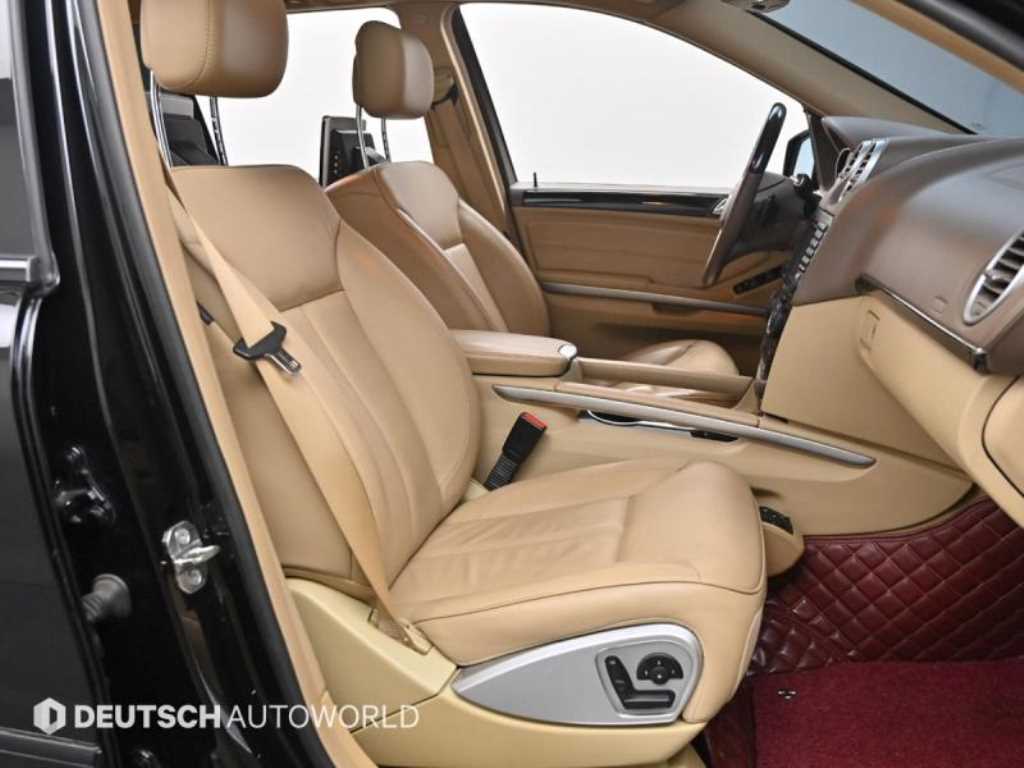 Mercedes-Benz GL-Class — photo 10