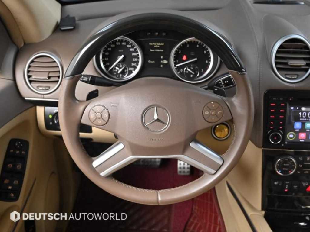 Mercedes-Benz GL-Class — photo 13