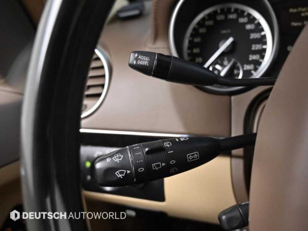 Mercedes-Benz GL-Class — photo 17