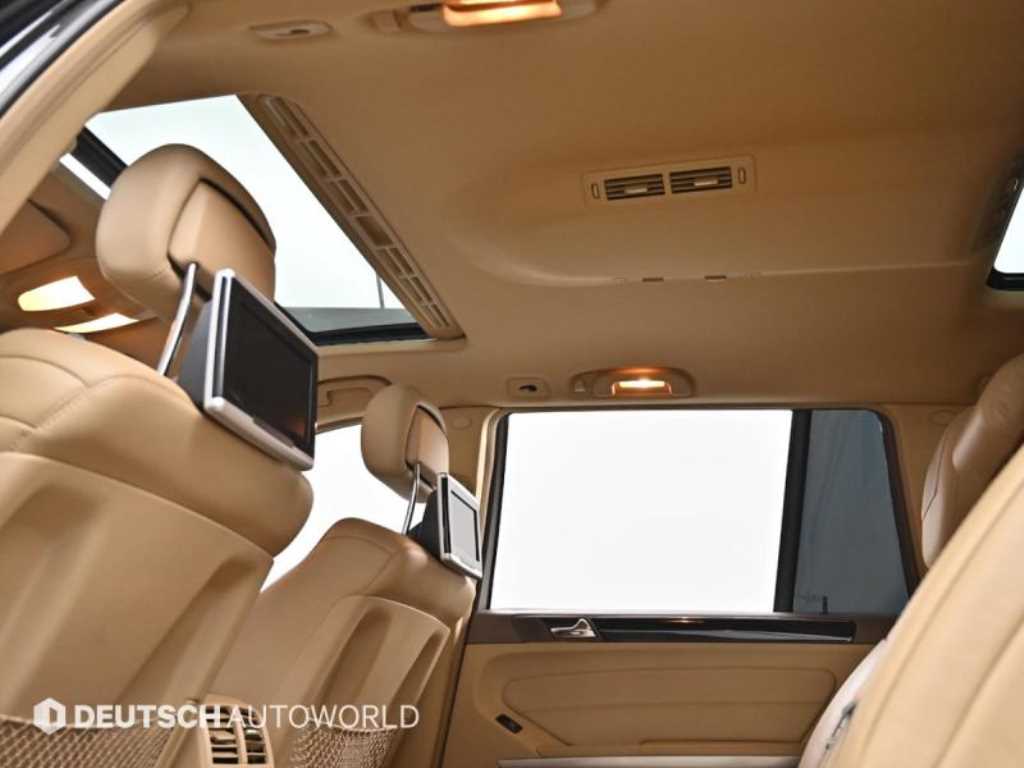 Mercedes-Benz GL-Class — photo 19