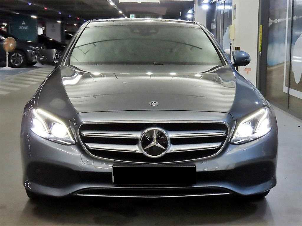 Mercedes-Benz E-Class — photo 01