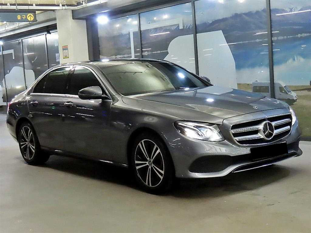 Mercedes-Benz E-Class — photo 02