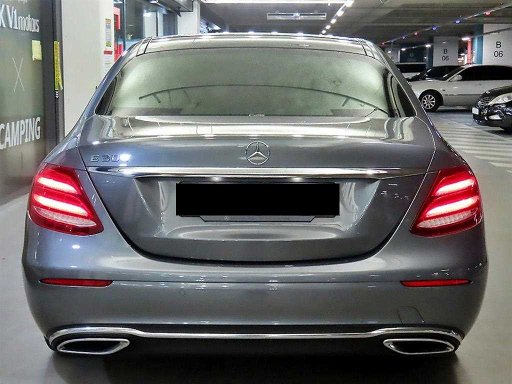 Mercedes-Benz E-Class — photo 05