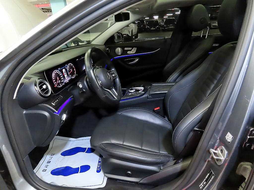 Mercedes-Benz E-Class — photo 06