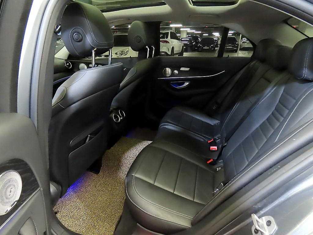 Mercedes-Benz E-Class — photo 07