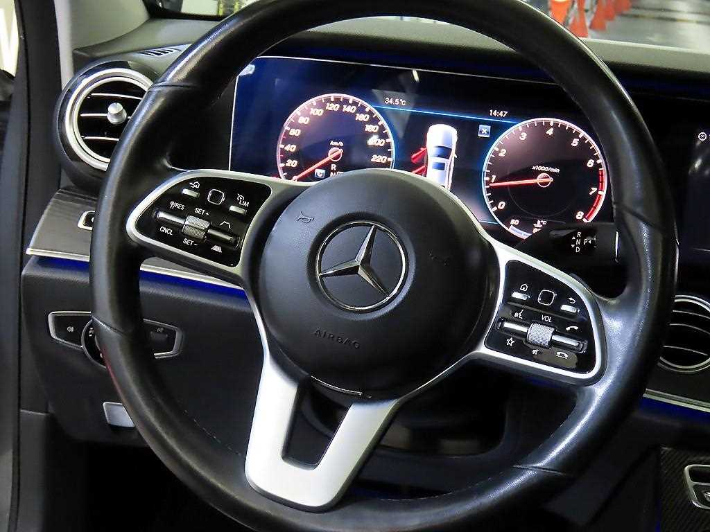 Mercedes-Benz E-Class — photo 08