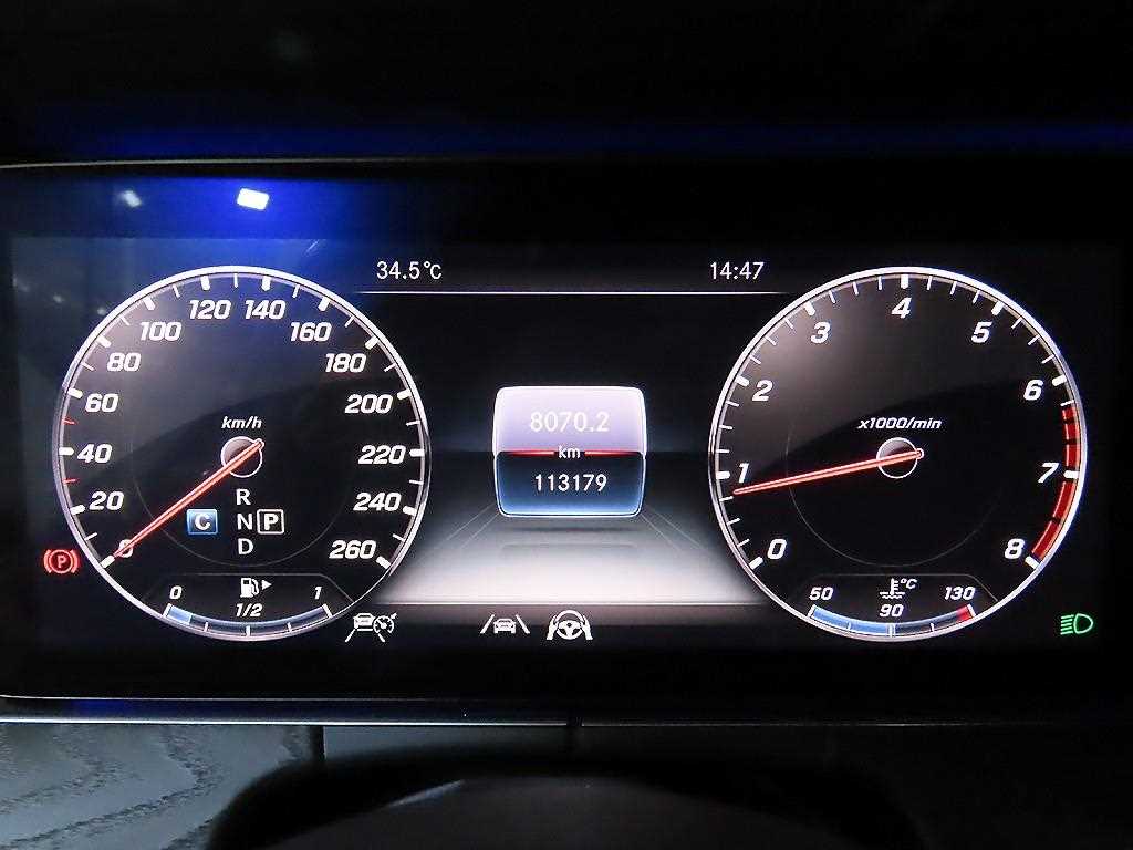 Mercedes-Benz E-Class — photo 09