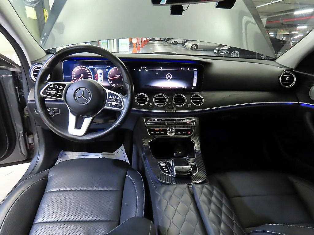 Mercedes-Benz E-Class — photo 10