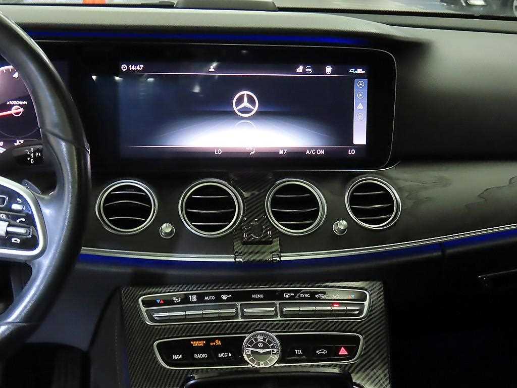 Mercedes-Benz E-Class — photo 11