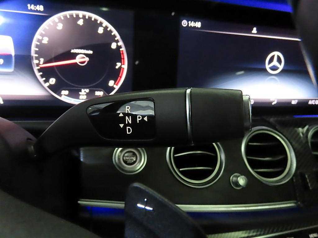 Mercedes-Benz E-Class — photo 12
