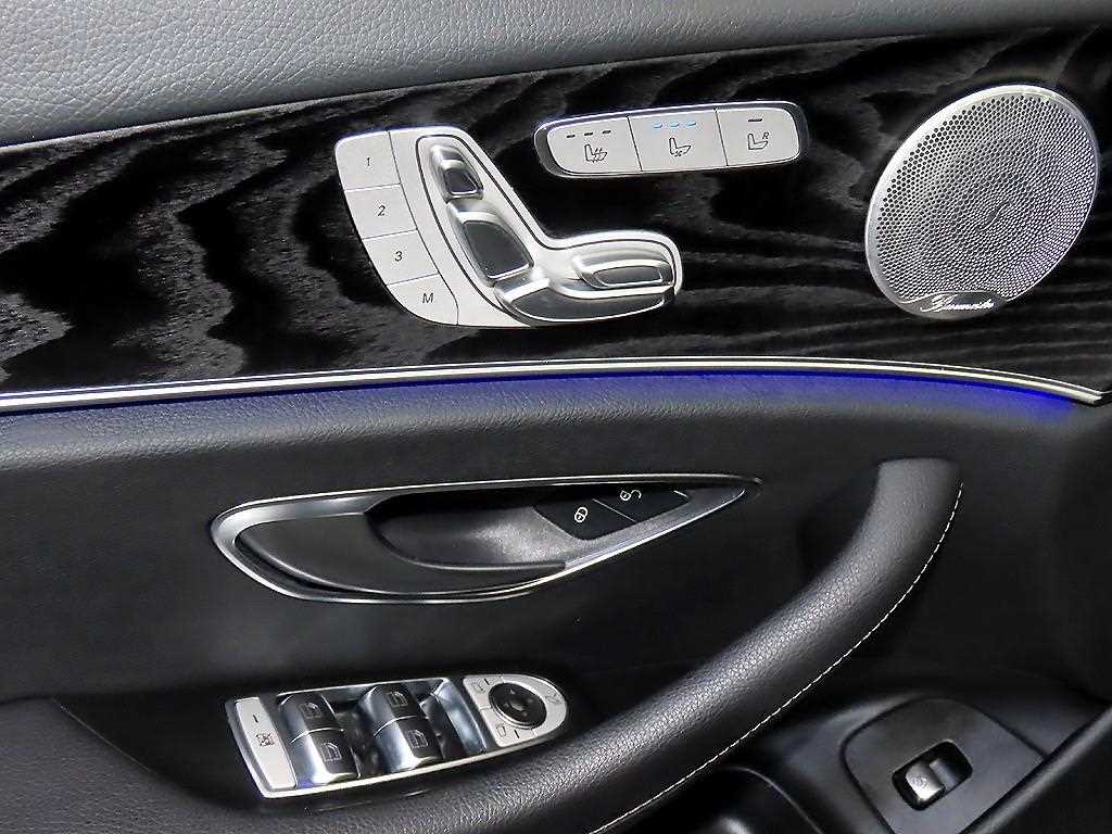 Mercedes-Benz E-Class — photo 15