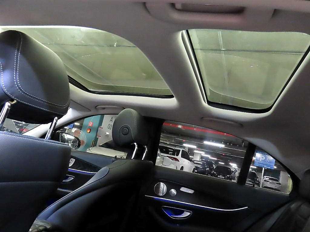 Mercedes-Benz E-Class — photo 16