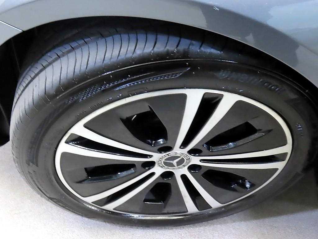 Mercedes-Benz E-Class — photo 19
