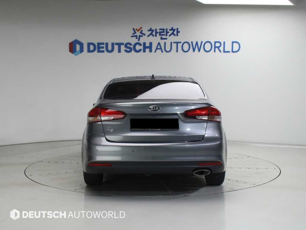 Kia K3 — photo 04