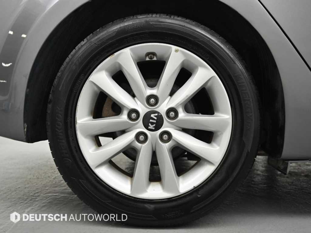 Kia K3 — photo 06